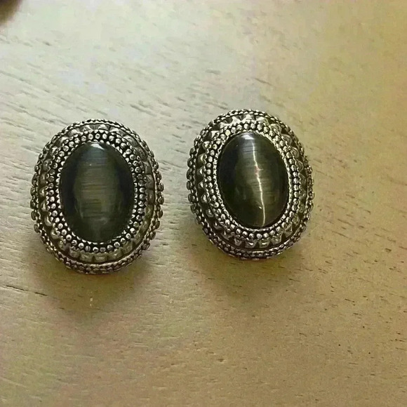 vintage  earrings and necklace - Picture 8 of 9